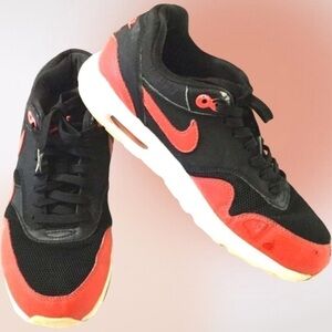 NIKE Air Max‎ 1 Black & Coral Athletic Sneakers Size 8
